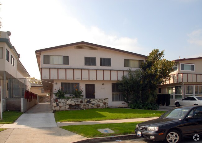 Primary Photo - 8526 Saturn St