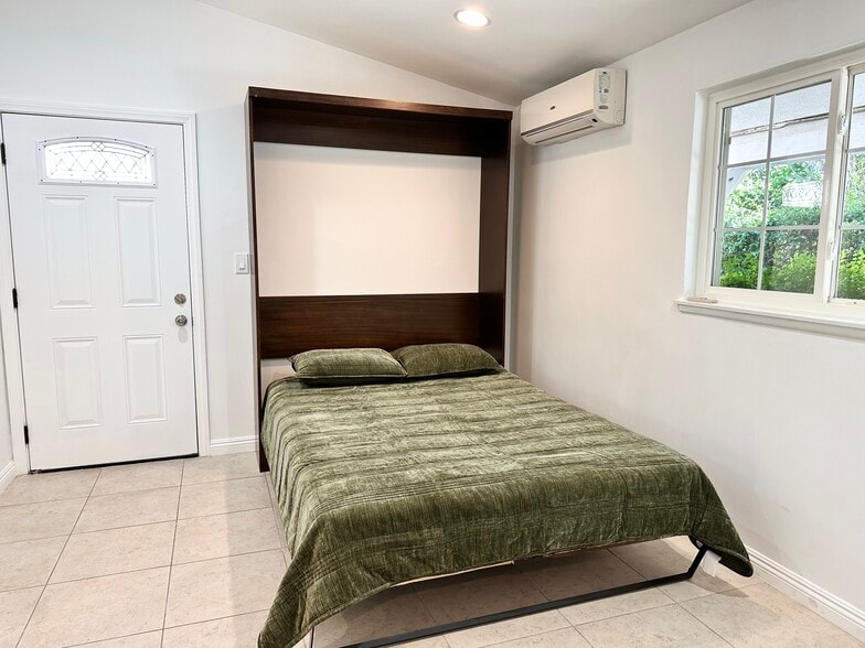 Building Photo - 20425 Aetna St