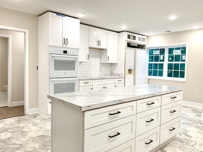 Building Photo - 917 Sinclair Dr