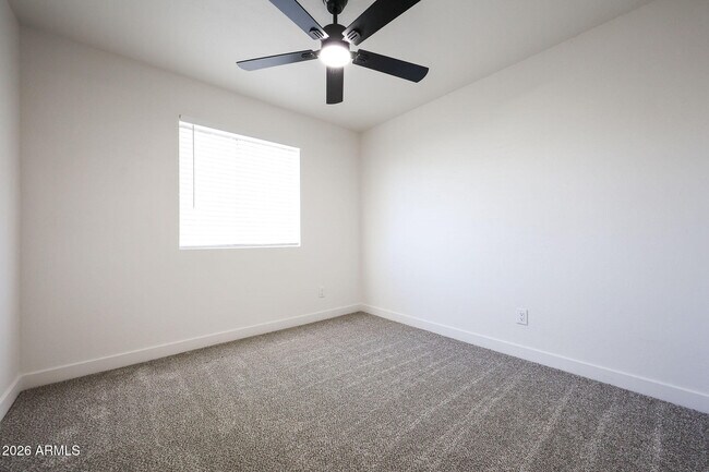 Building Photo - 558 S Lesueur