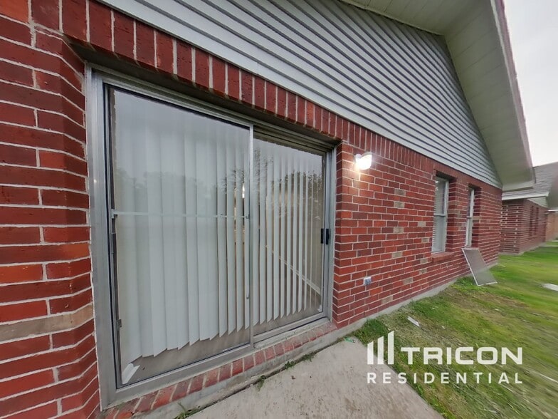 Building Photo - 3139 Boynton Dr