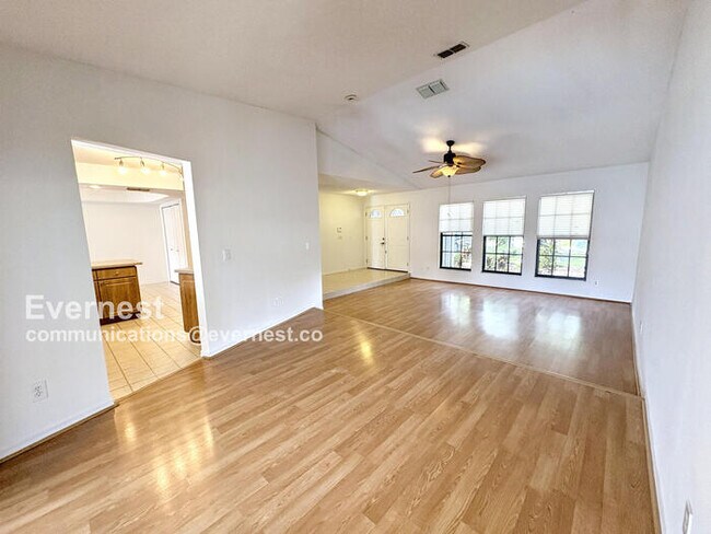 Building Photo - 2604 Sablewood Dr