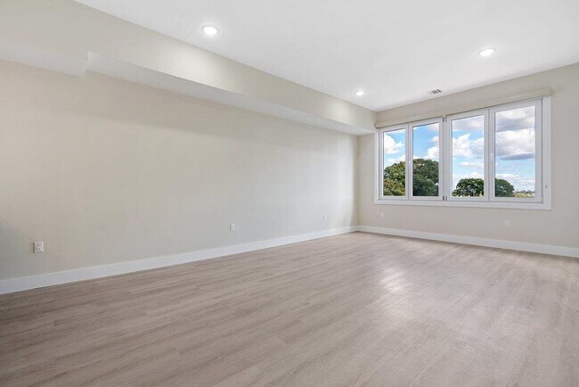 Building Photo - 527 Union Ave