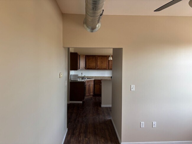 Building Photo - 580 Amherst St