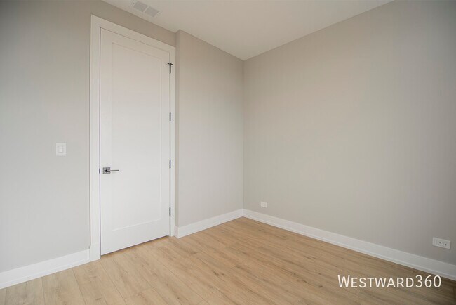 Building Photo - 2355 W Flournoy St