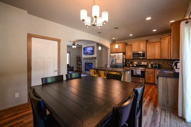 Building Photo - 7878 N Hibiscus Ln