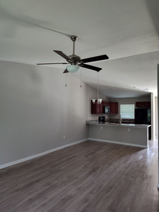 Building Photo - Charming 2BR/2BA Duplex in Citrus Springs ...