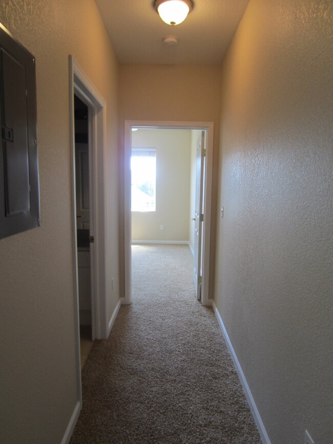 Building Photo - "Littleton 2-Bed, 2-Bath Condo Retreat wit...