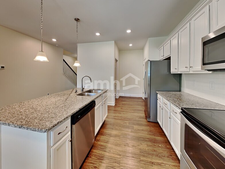 Building Photo - 353 Macroom Ct