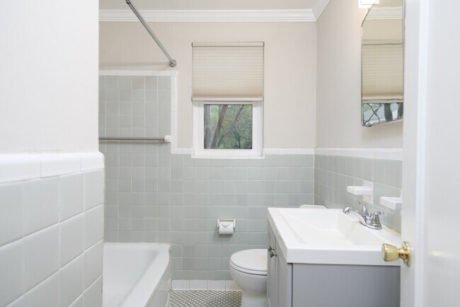 Building Photo - 66 Manor Dr