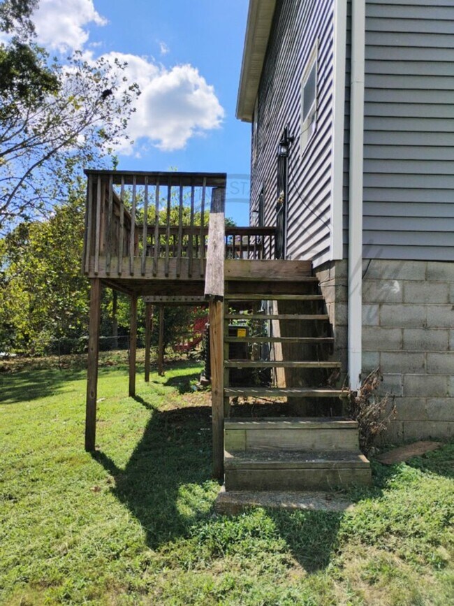 Building Photo - 2437 Woodale Ln