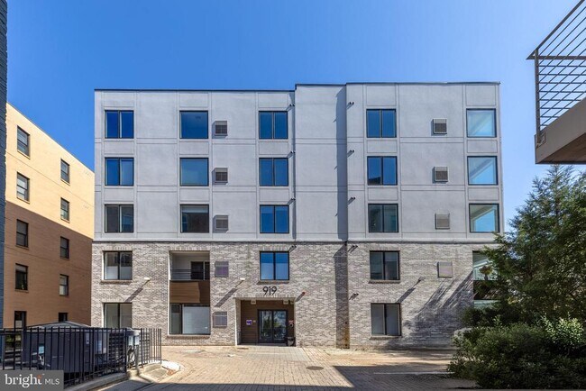 Building Photo - 919 12th St NE