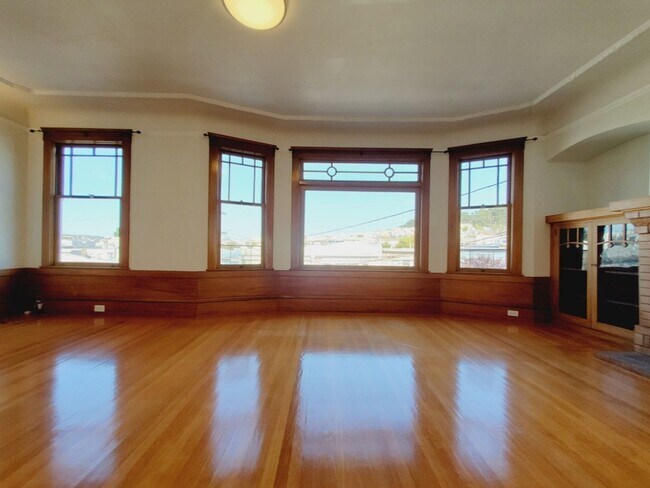 Building Photo - 833-833 24th Ave