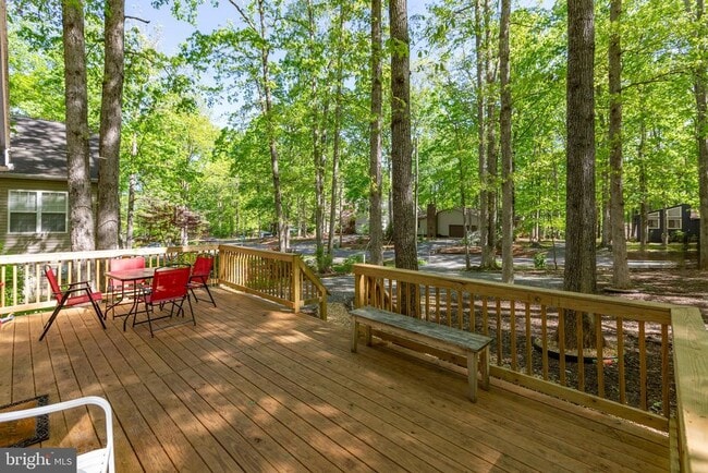 Building Photo - 303 Wilderness Dr