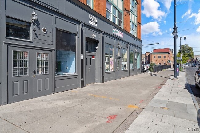 Building Photo - 319 N Salina St