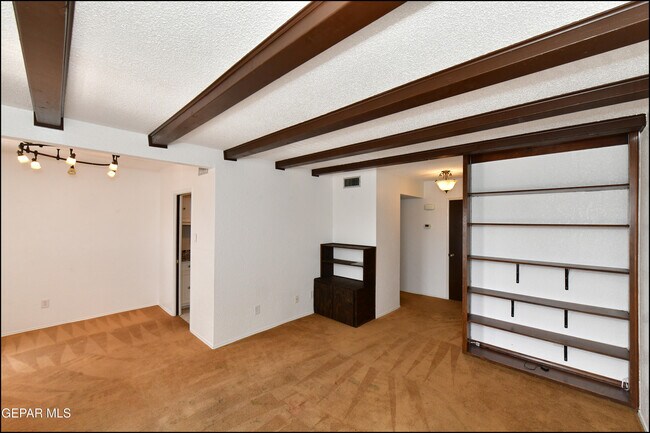 Building Photo - 6201 Escondido Dr