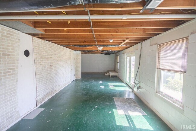 Building Photo - 1744 Parkview Dr