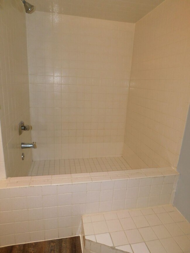 Building Photo - Great 3/2 in Ironwood Golf Course Village!