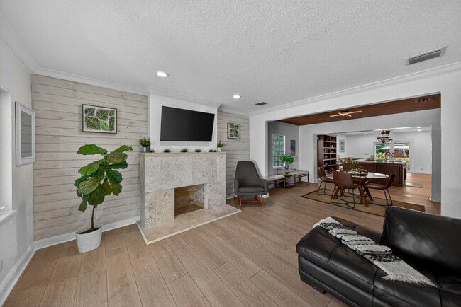 Building Photo - 510 NE 8th Ave