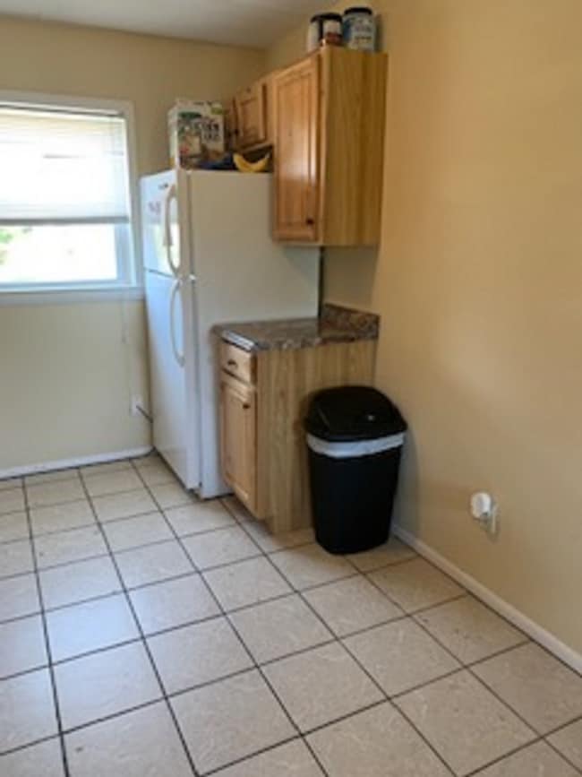 Building Photo - Two bedroom one bath close to law school