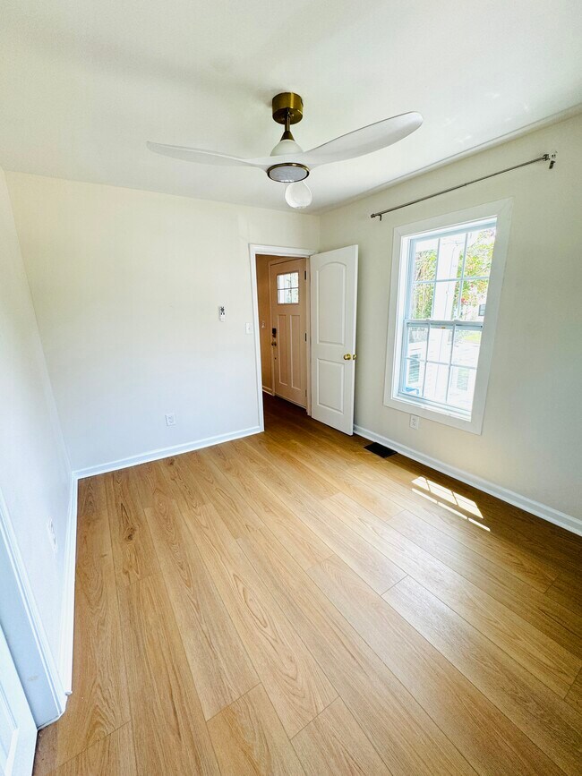Building Photo - 404 S Horners Ln