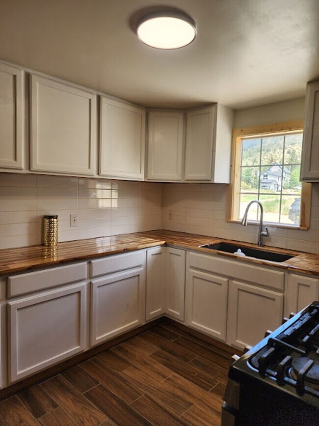 Building Photo - Long Realty & Property Management - Very Beautiful Cabin Close to Ski Resorts