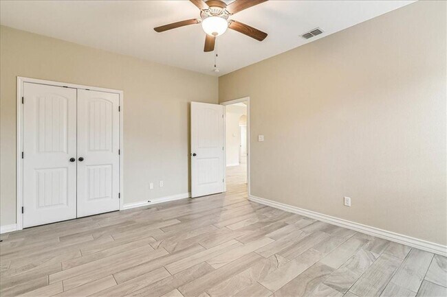 Building Photo - 6537 Paddington Dr