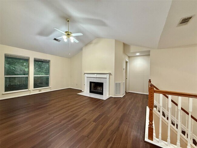 Building Photo - 105 S Spiral Vine Cir