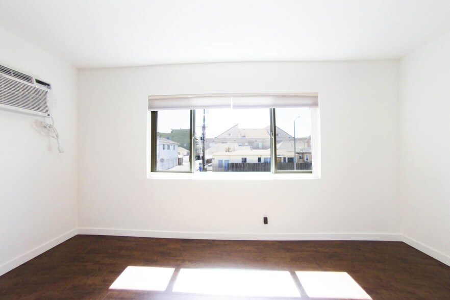 Living room window view of ocean - 510 Pacific Ave