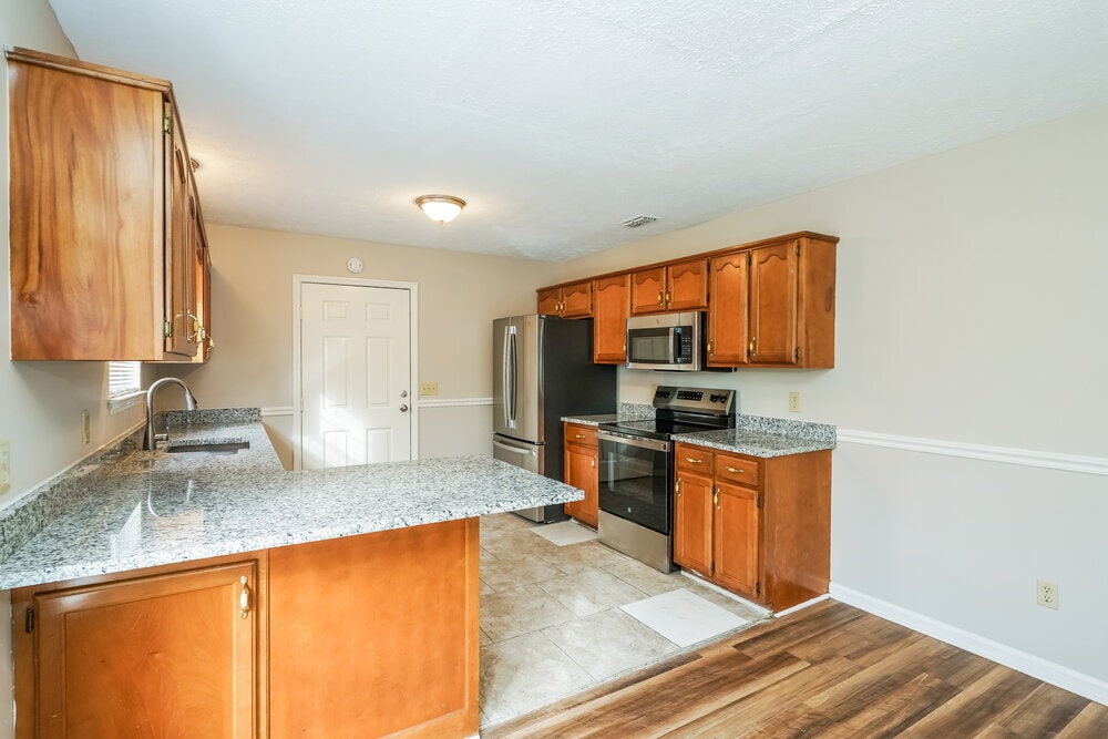 Building Photo - 315 Pine Ridge Ln