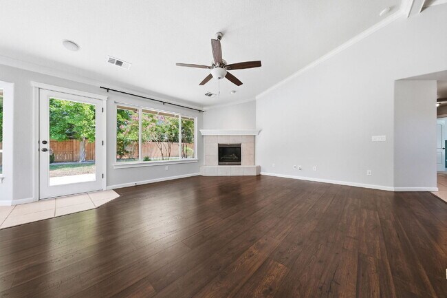 Building Photo - Very clean move in ready dog friendly