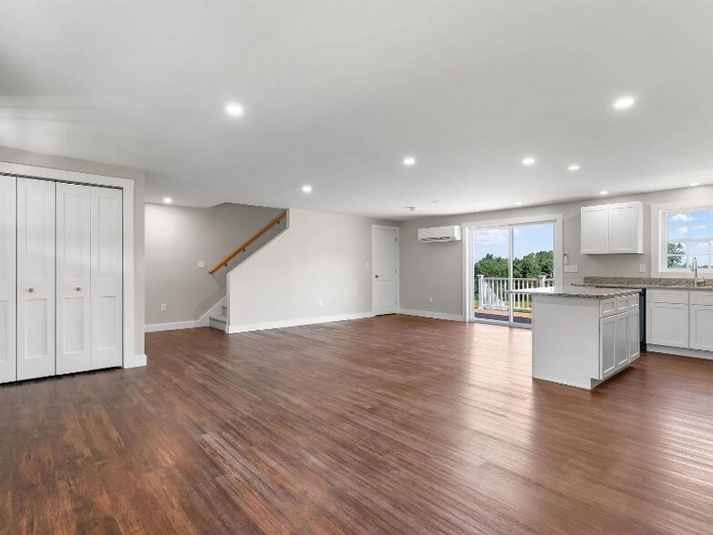 Building Photo - 84 Old Lake Shore Rd