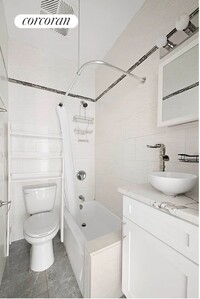 Building Photo - 47 W 71st St