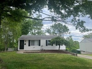 Building Photo - 781 Illini Dr