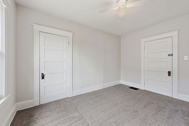 Building Photo - CHEVIOT: Charming 4 bed 2.5 bath 1 car detached garage