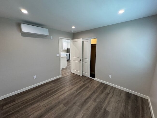 Building Photo - Modern-Brand New back house