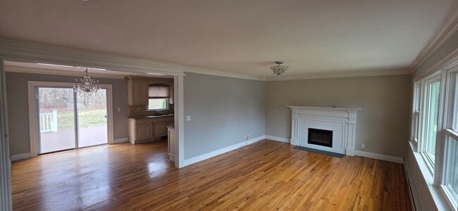 Building Photo - Single Family Home in Trumbull for Rent