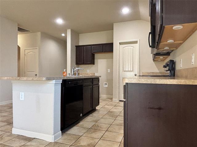 Building Photo - 5145 Royal Springs Dr