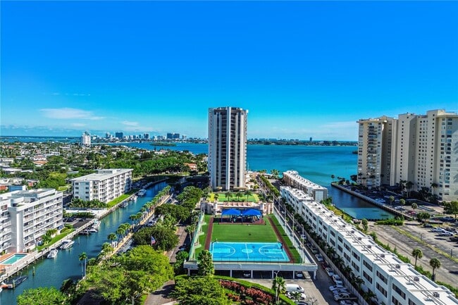 Building Photo - 1800 NE 114th St