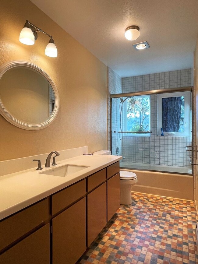 Building Photo - 515 Headlands Ct