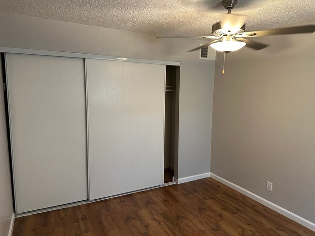 Building Photo - SE Desert Inn and Eastern!! Townhouse with 2 parking Spaces!! Recent Remodel!!