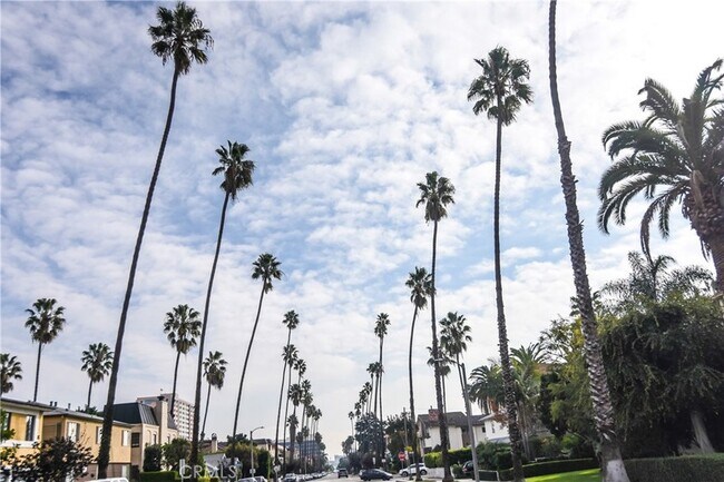 Building Photo - 811 6th St