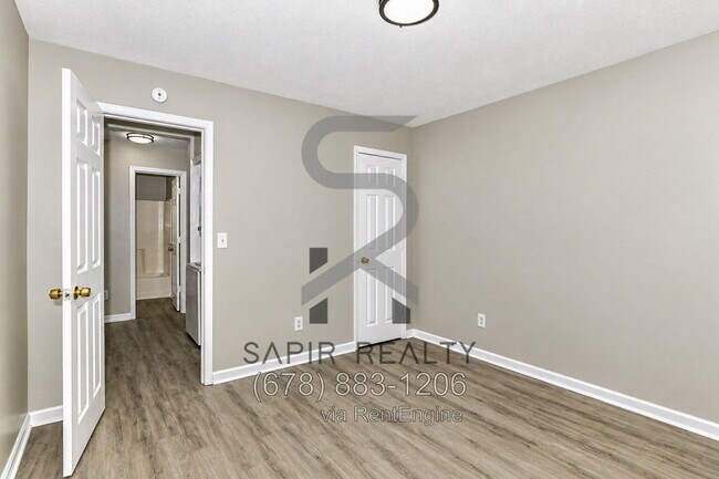 Building Photo - 2746 Knoll Rd SE