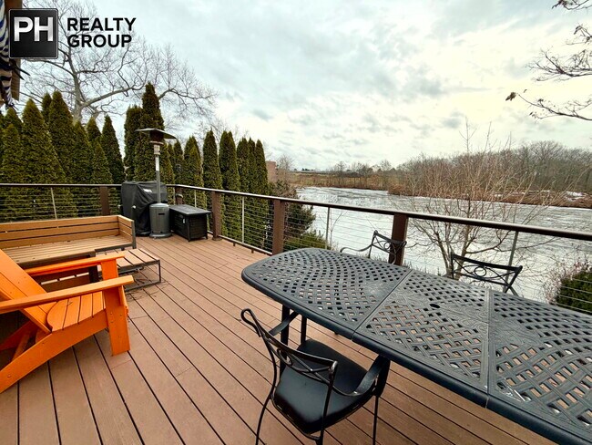 Building Photo - 157 Riverview Ave