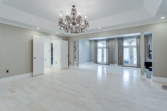 Building Photo - 4611 Charleston Terrace NW