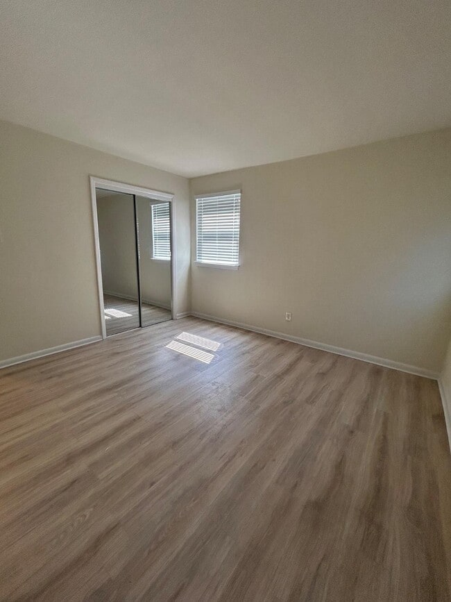 Building Photo - 523 Donna Cir