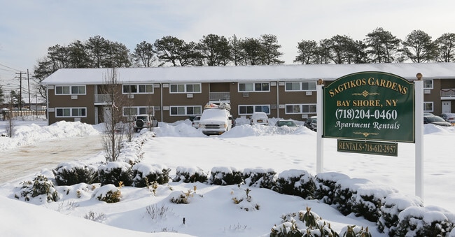 Primary Photo - 1737 N Gardiner Dr