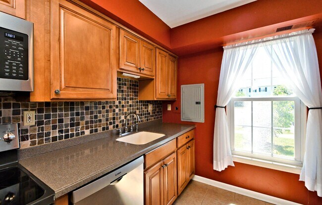 Building Photo - 615 Piedmont Ct