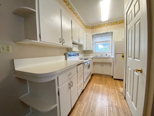 Building Photo - 4 Bedroom Near NDSU!!