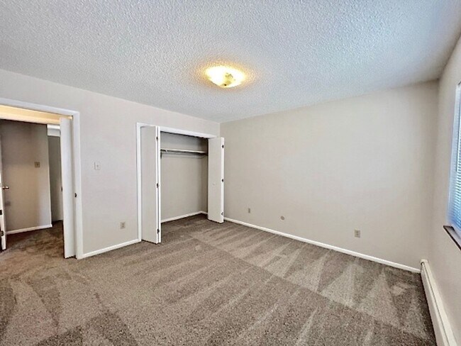 Building Photo - 6455 Yvonne Way